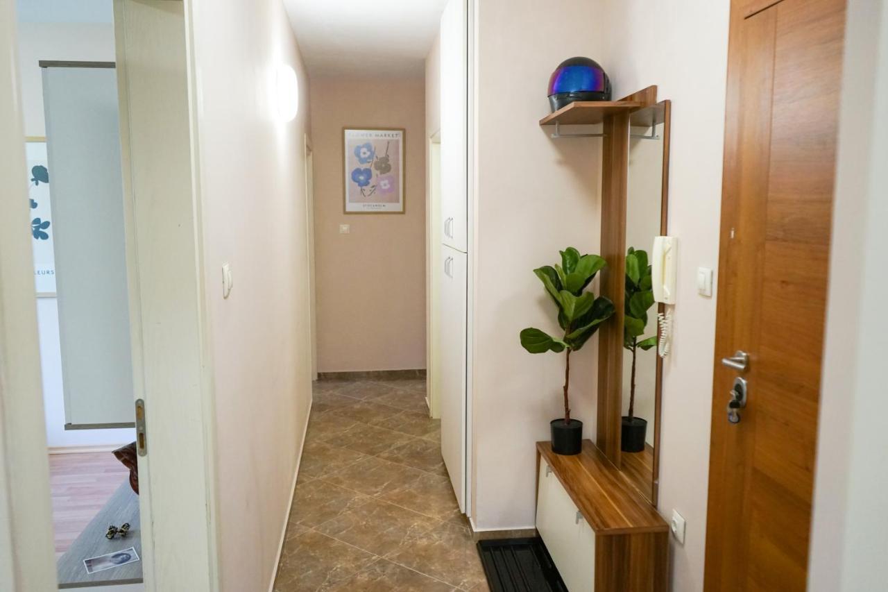 Comfortable 2Br Urban Getaway In City Center プロヴディフ エクステリア 写真
