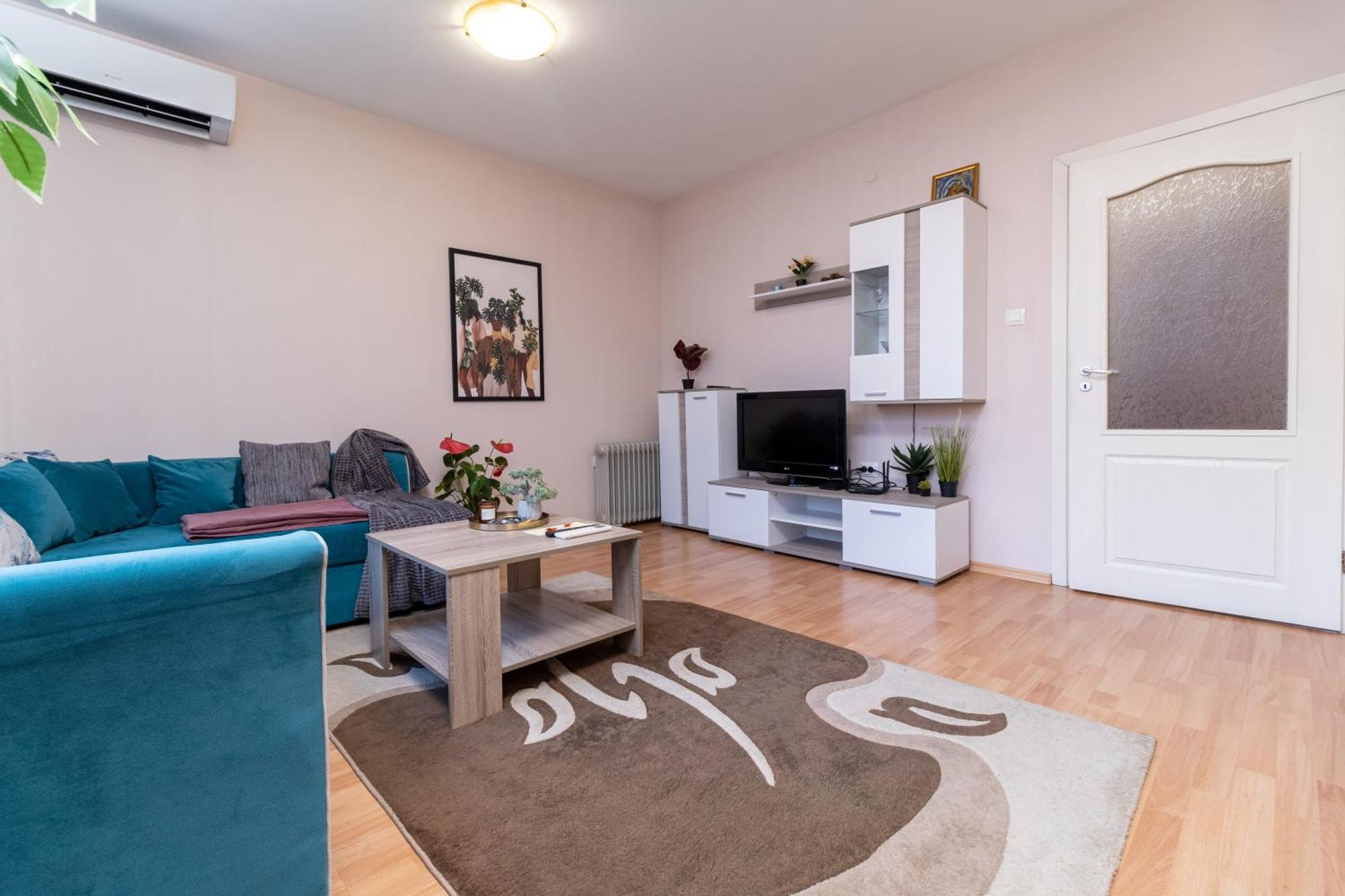 Comfortable 2Br Urban Getaway In City Center プロヴディフ エクステリア 写真