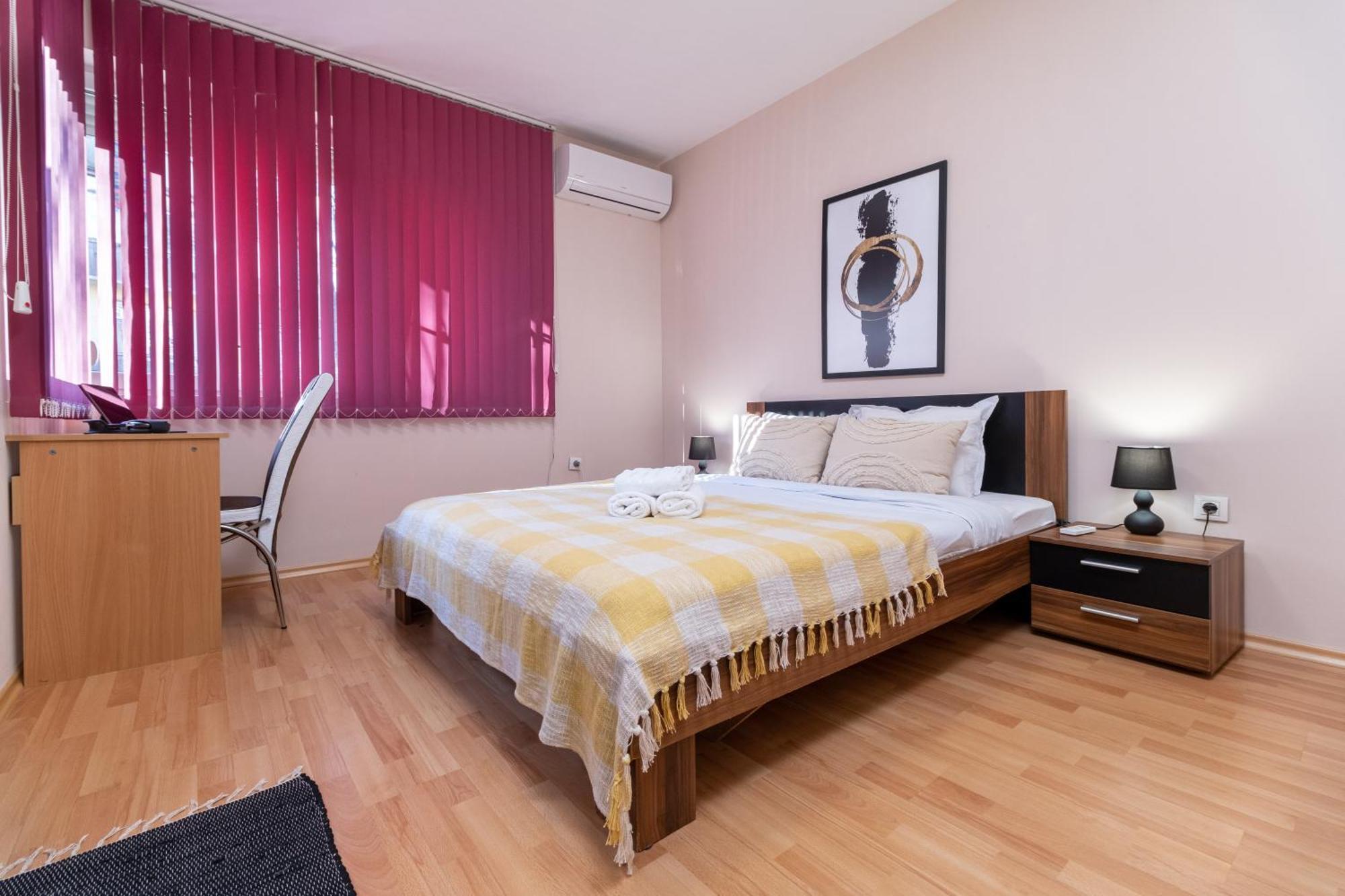 Comfortable 2Br Urban Getaway In City Center プロヴディフ エクステリア 写真