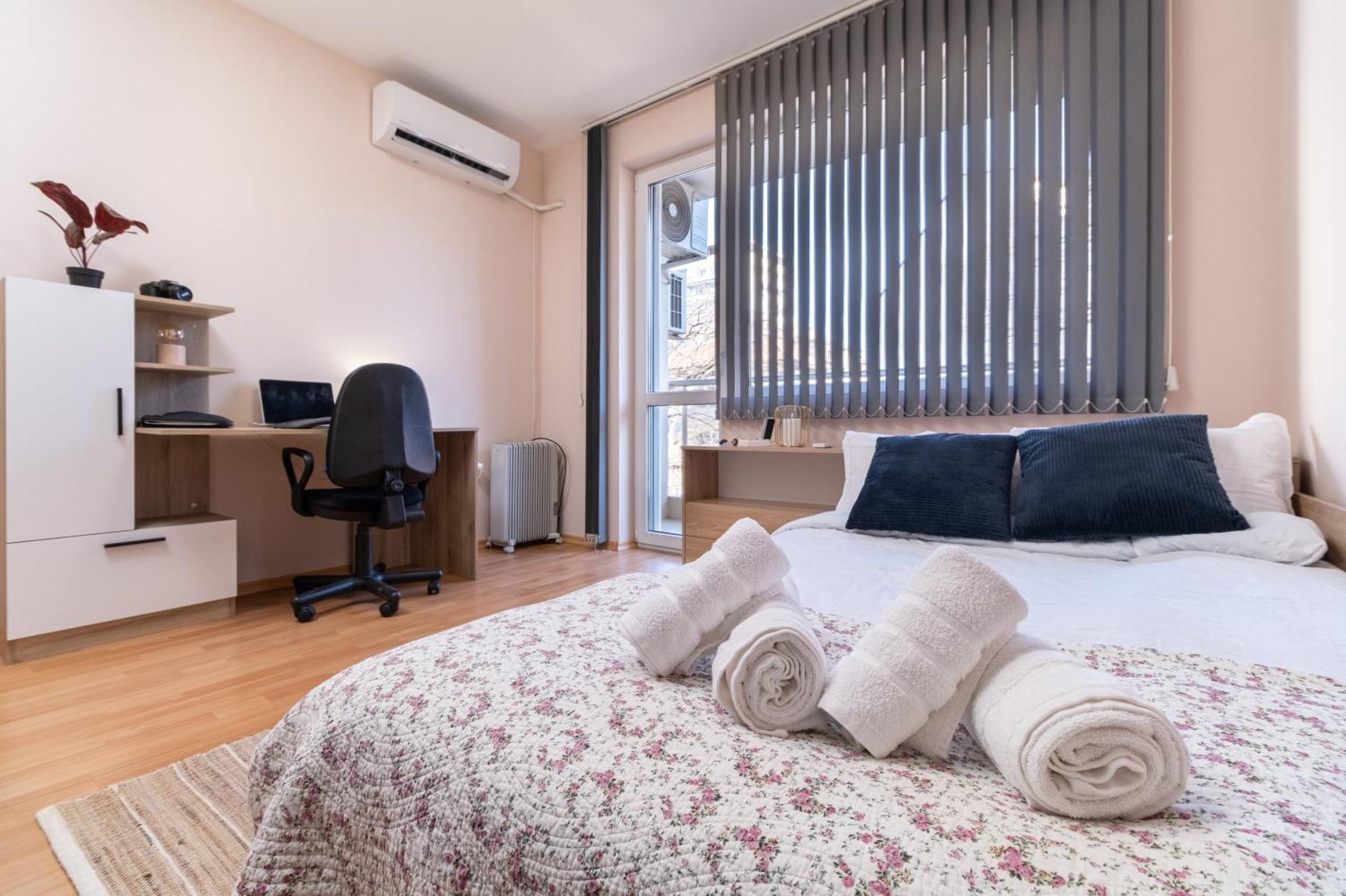 Comfortable 2Br Urban Getaway In City Center プロヴディフ エクステリア 写真