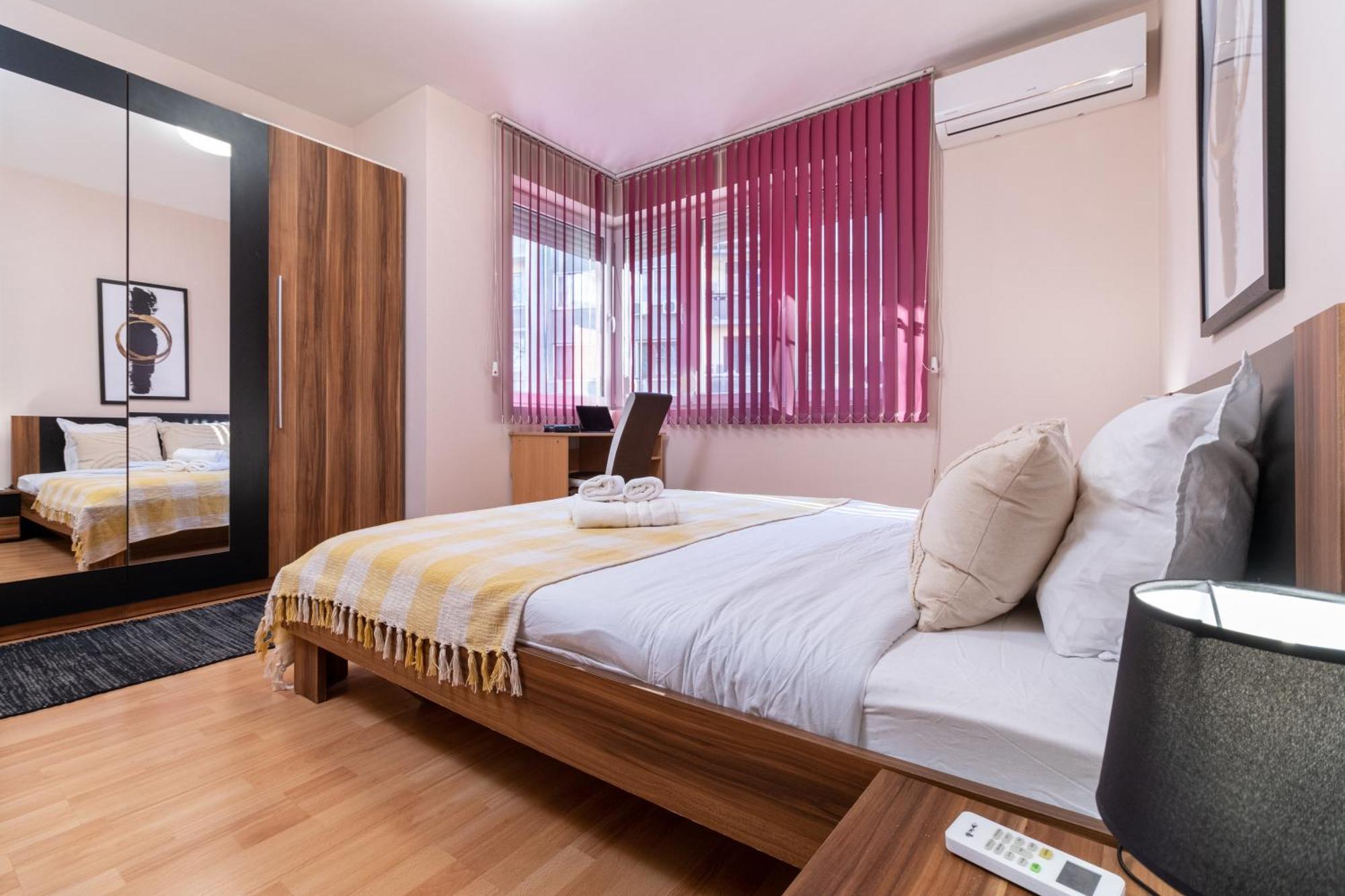 Comfortable 2Br Urban Getaway In City Center プロヴディフ エクステリア 写真