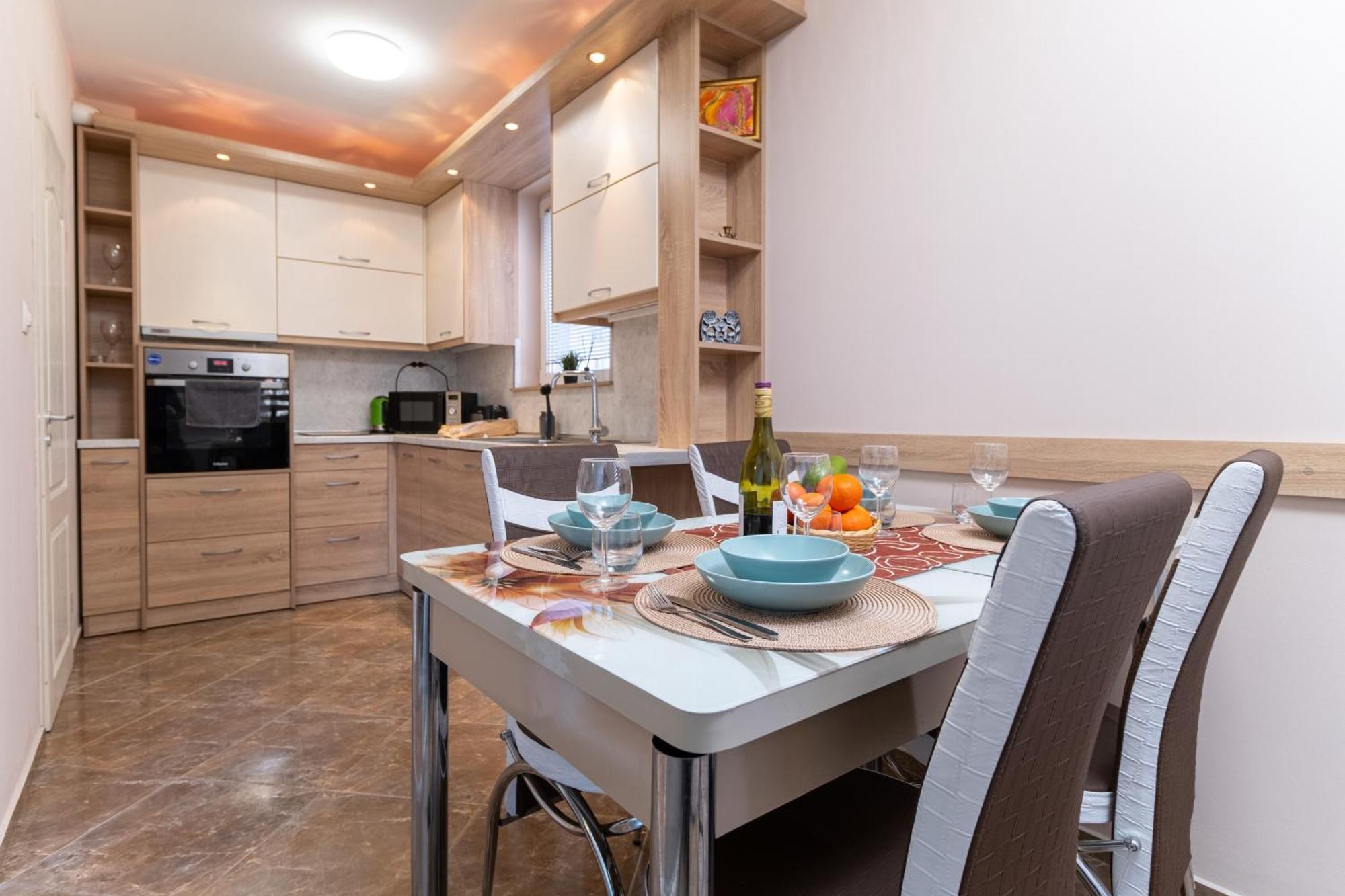 Comfortable 2Br Urban Getaway In City Center プロヴディフ エクステリア 写真